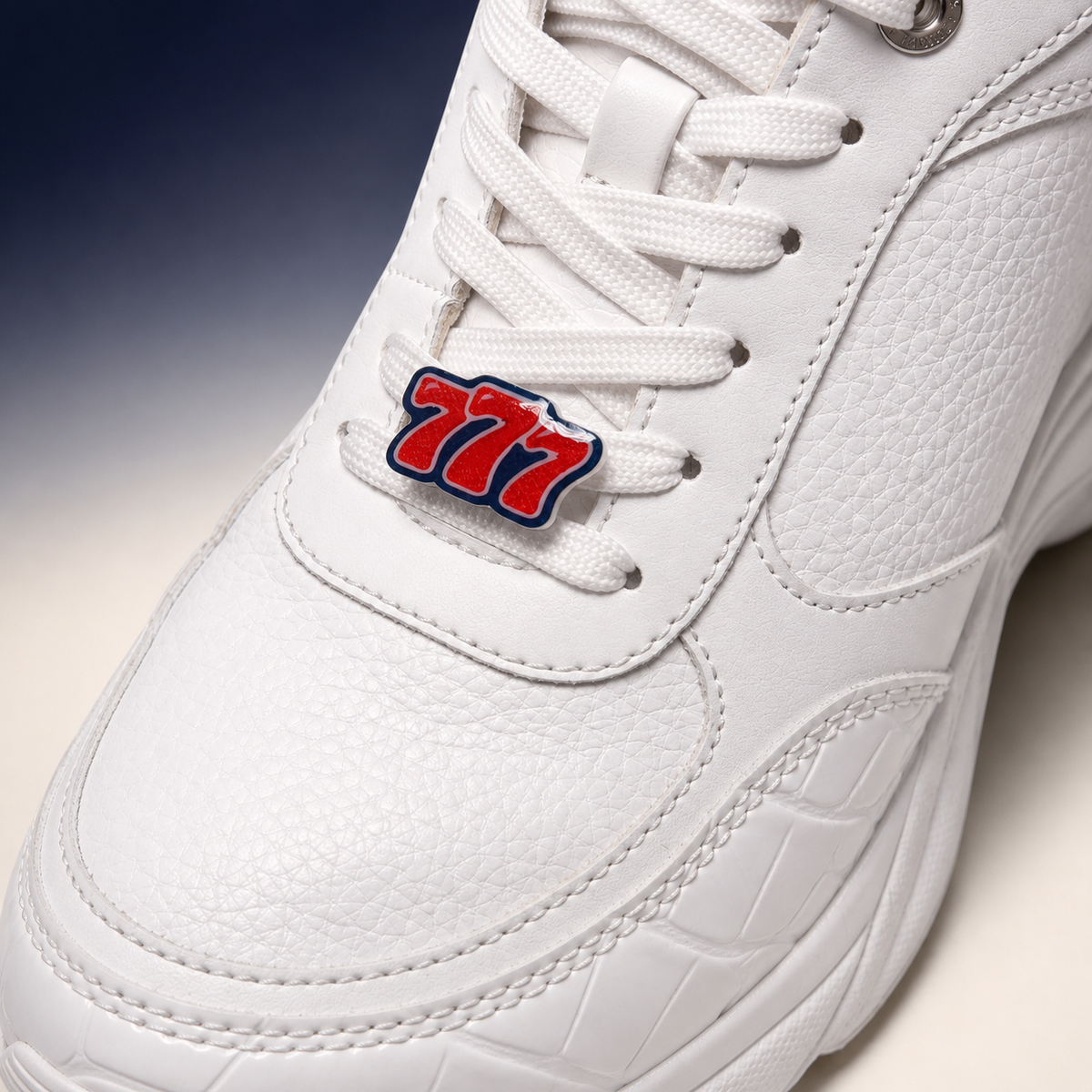 Triple 7 — Sneakpin para agujetas